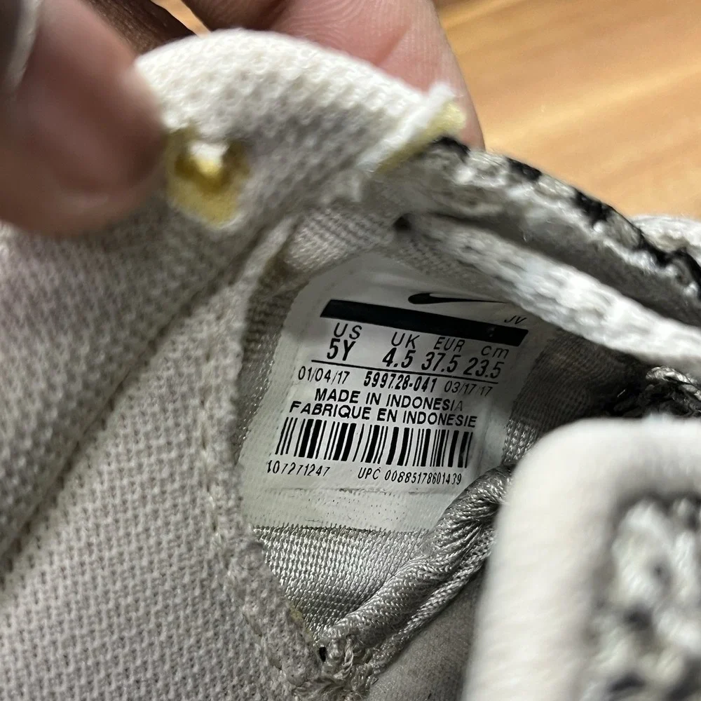 Nike Roshe 599728-041 Light Bone Cobble Stone Shoes Women's Size 6.5 Kids‎ 5Y